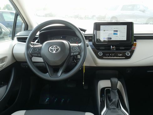 Used 2025 Toyota Corolla LE image 17