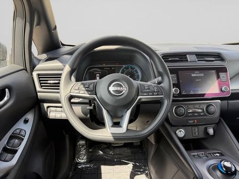 Used 2024 Nissan Leaf S FWD image 11