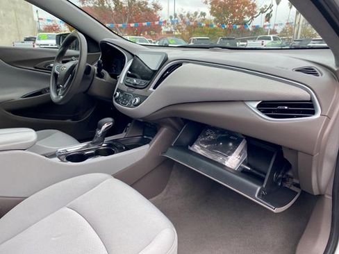 Used 2024 Chevrolet Malibu LT image 24