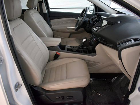 Used 2019 Ford Escape Titanium AWD/4WD image 38