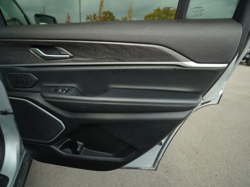 Used 2021 Jeep Grand Cherokee L Limited image 23