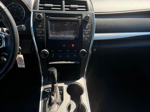 Used 2016 Toyota Camry SE FWD image 22