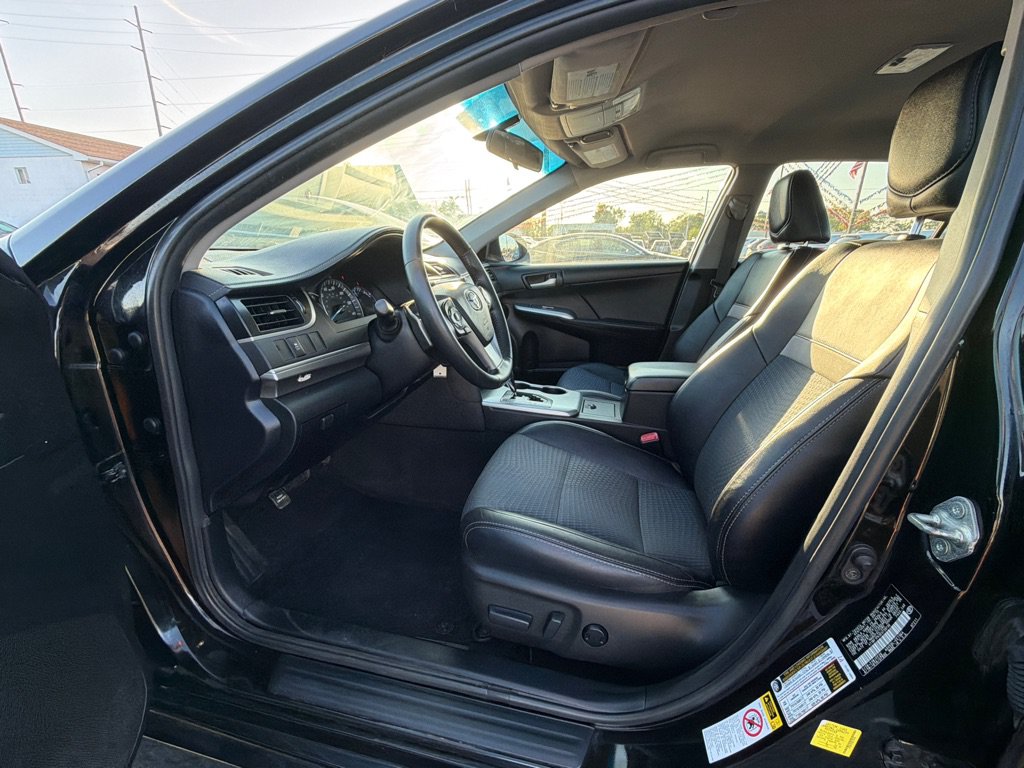 Used 2014 Toyota Camry SE FWD image 8