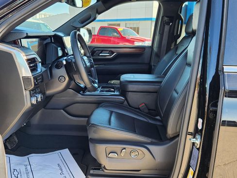 Used 2025 GMC Yukon XL Denali AWD/4WD image 22