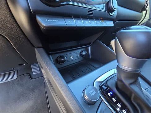 Used 2022 Hyundai Kona Limited image 30