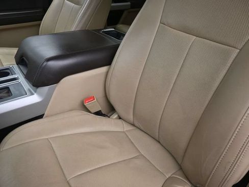 Used 2018 Ford F150 Lariat w/ Equipment Group 502A Luxury AWD/4WD image 17