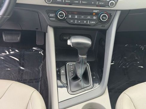 Used 2020 Kia Niro LXS image 16