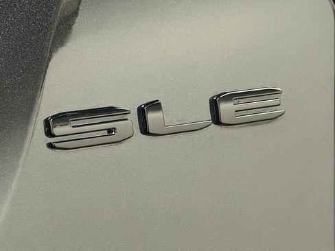 Certified 2023 GMC Acadia SLE w/ Driver Convenience Package image 16