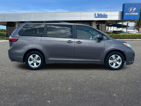 Used 2015 Toyota Sienna LE FWD image 9