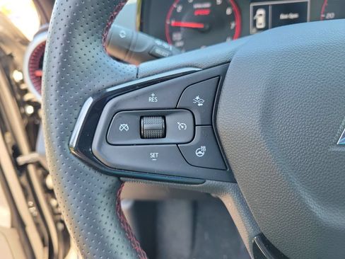 Used 2025 Chevrolet Trax RS w/ Sunroof Package FWD image 19