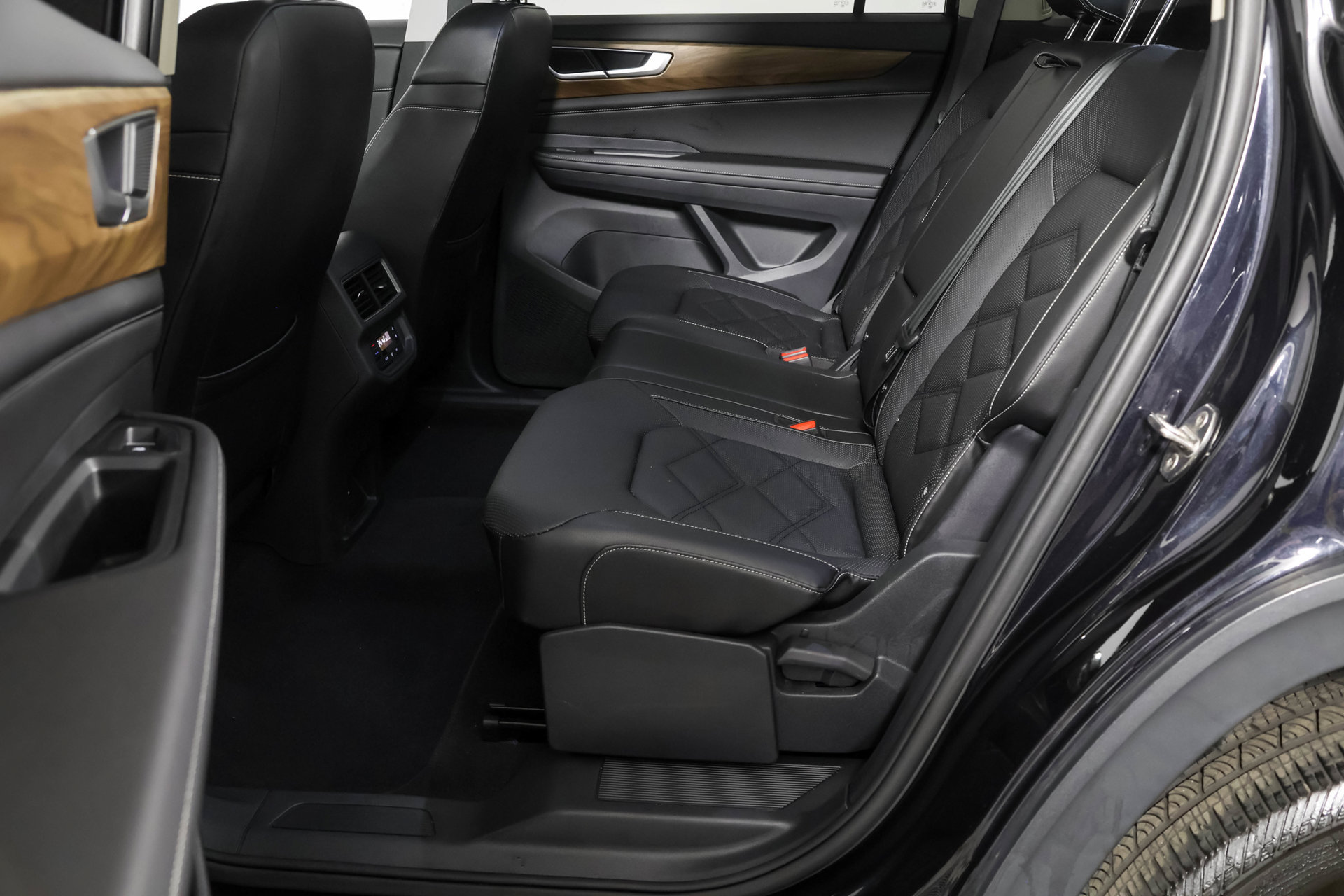 Used 2024 Volkswagen Atlas SE AWD/4WD image 34