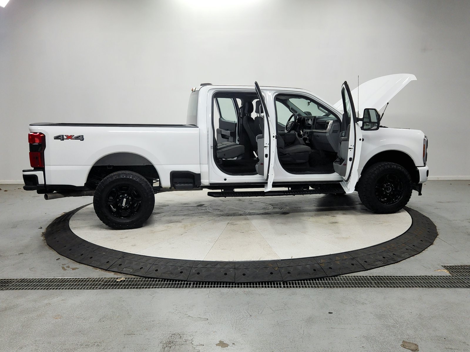 Used 2023 Ford F250 XL w/ STX Appearance Package AWD/4WD image 17