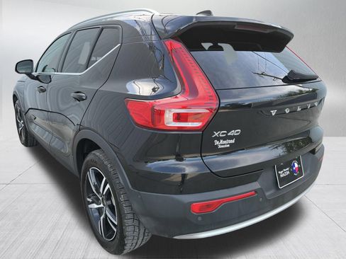 Used 2023 Volvo XC40 B5 Plus AWD/4WD image 6