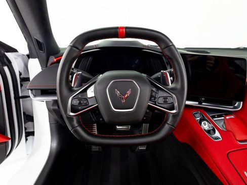 Used 2021 Chevrolet Corvette 2LT w/ Engine Appearance Package image 18