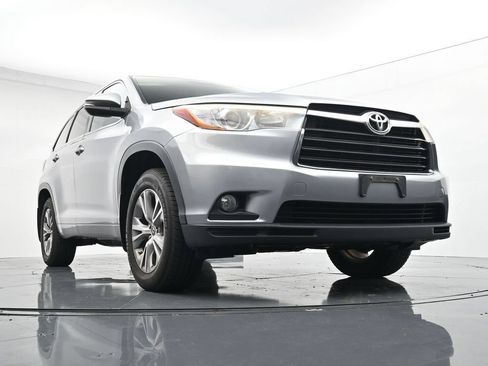 Used 2016 Toyota Highlander Plus AWD/4WD image 18