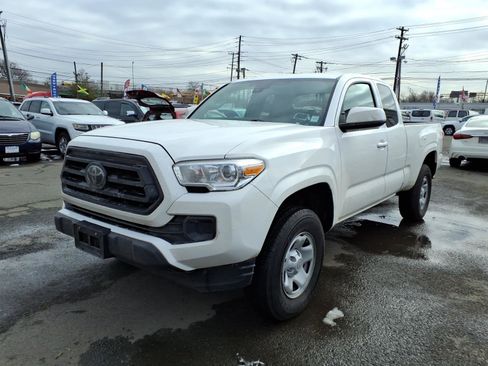 Used 2021 Toyota Tacoma SR image 3