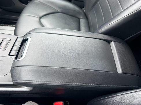 Used 2020 Toyota Highlander XLE FWD image 54