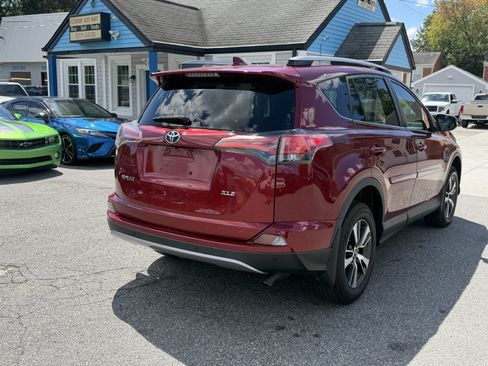 Used 2018 Toyota RAV4 XLE FWD image 6