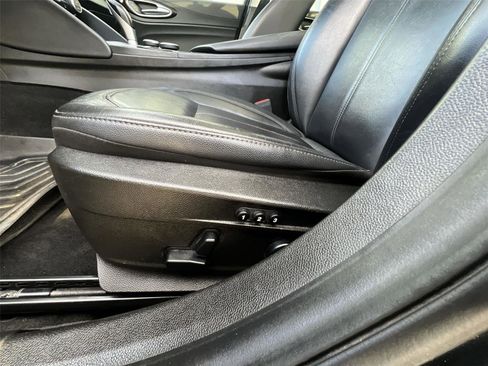 Used 2017 Alfa Romeo Giulia Sprint w/ Cold Weather Package image 11