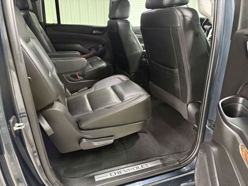 Used 2020 Chevrolet Suburban Premier AWD/4WD image 42