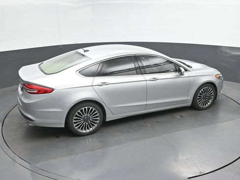 Used 2018 Ford Fusion SE w/ Fusion SE Technology Package FWD image 22