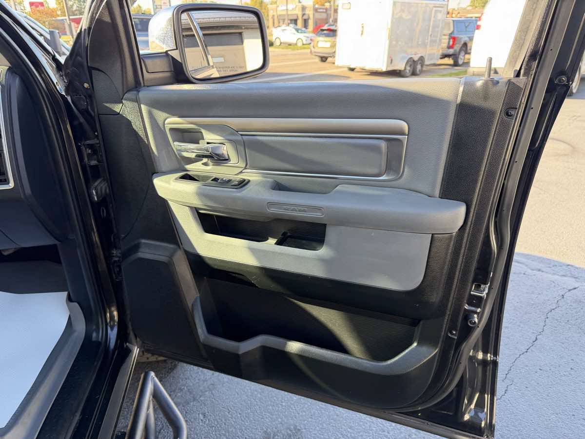 Used 2018 RAM 1500 Classic SLT AWD/4WD image 20