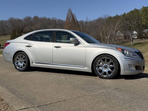 Used 2012 Hyundai Equus Signature RWD image 10