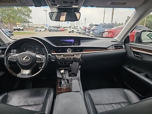 Used 2018 Lexus ES 350 w/ Luxury Package w/Wood Trim image 3