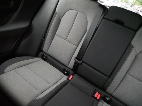 Used 2025 Volvo XC40 B5 Core AWD/4WD image 12