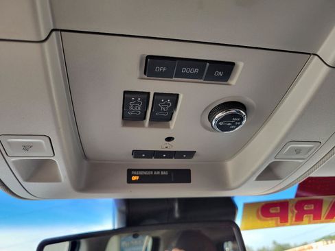 Used 2018 Chevrolet Tahoe Premier AWD/4WD image 29