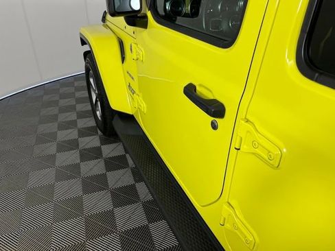 Used 2022 Jeep Wrangler Unlimited Sahara w/ Cold Weather Group image 10