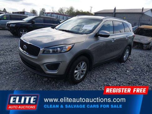 Used 2016 Kia Sorento AWD w/ LX Convenience Package image 3