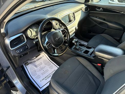 Used 2020 Kia Sorento S image 15