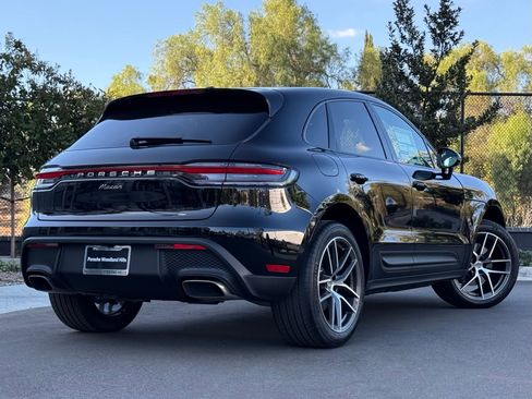 Used 2025 Porsche Macan AWD/4WD image 7