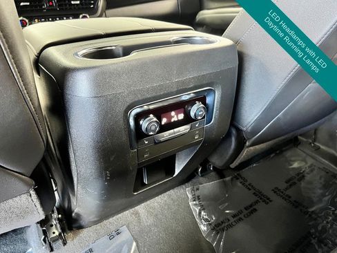 Used 2025 Chevrolet Suburban Z71 w/ Comfort Package AWD/4WD image 23