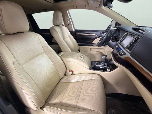 Used 2019 Toyota Highlander Limited FWD image 38