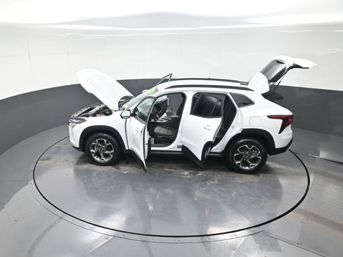 Used 2024 Chevrolet Trax LT w/ Driver Confidence Package image 15