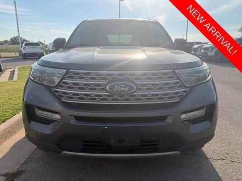 Used 2022 Ford Explorer Limited w/ Equipment Group 301A RWD image 2