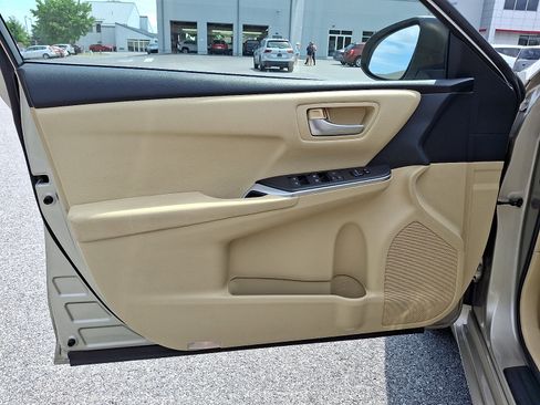 Used 2015 Toyota Camry LE FWD image 13