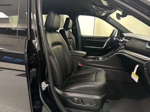 New 2025 Jeep Grand Cherokee L Limited image 39