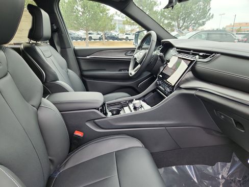 New 2025 Jeep Grand Cherokee Overland w/ Adv Protech Group III image 19