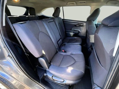 Used 2024 Toyota Highlander LE image 26