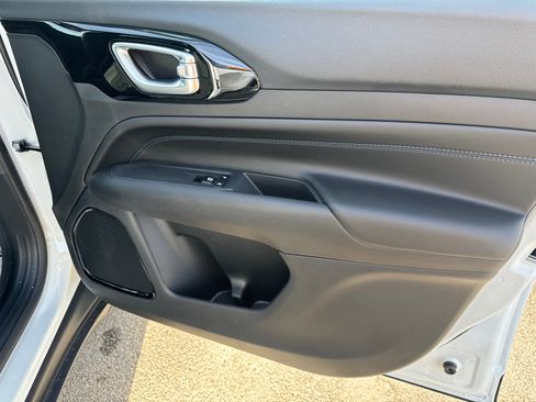 New 2026 Jeep Compass Latitude image 14