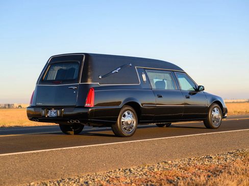 Used 2009 Cadillac DTS Hearse FWD image 14