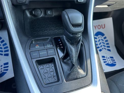 Used 2020 Toyota RAV4 XLE image 30