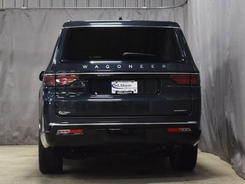 Certified 2024 Jeep Wagoneer L Series II w/ Flexible Seating Group image 8