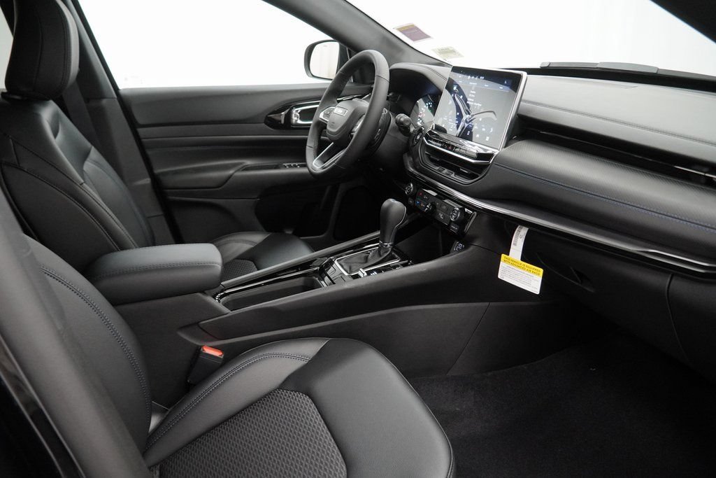 New 2026 Jeep Compass Latitude AWD/4WD image 36