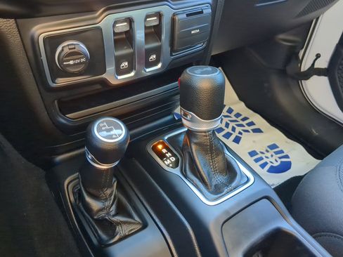 Used 2022 Jeep Wrangler Sport S image 27