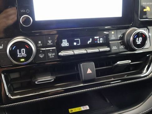 Used 2023 Toyota Highlander XSE AWD/4WD image 26