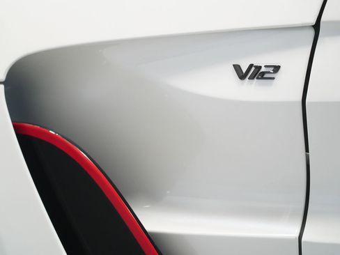 Used 2023 Aston Martin V12 Vantage RWD image 9